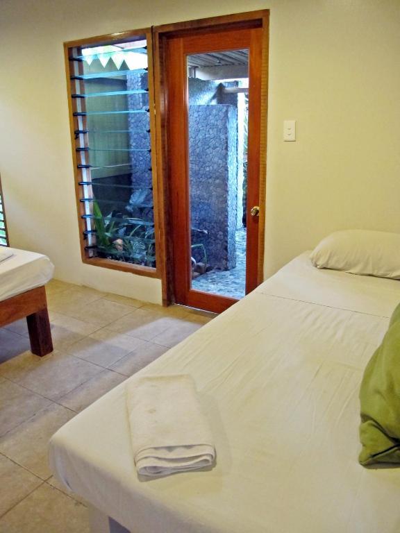 Beachouse Hostel *