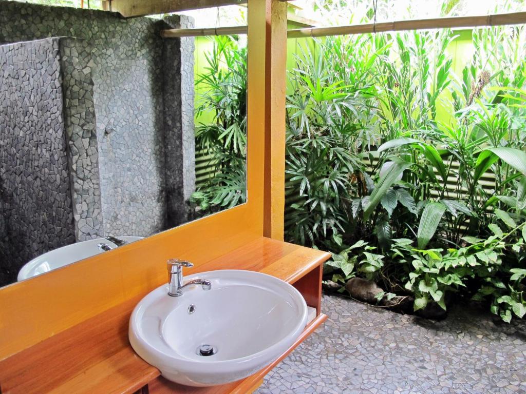 Beachouse Hostel Namatakula